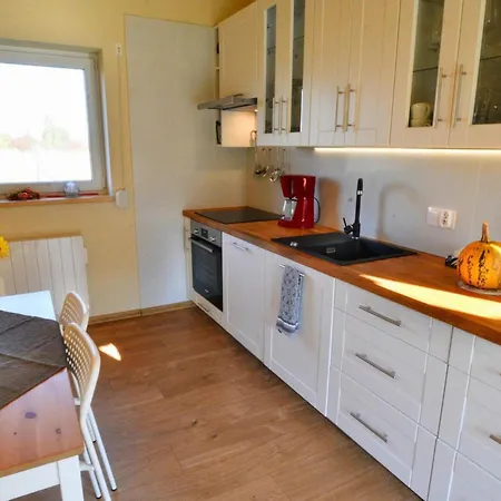 With Private Garden Close To The بيت للعطل *